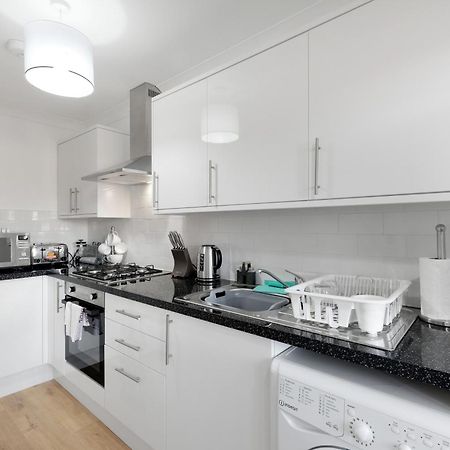Pinewood Studios, Iver Slough Heathrow 1 & 2 Bedroom Apartments With Parking By Arista Living Buitenkant foto