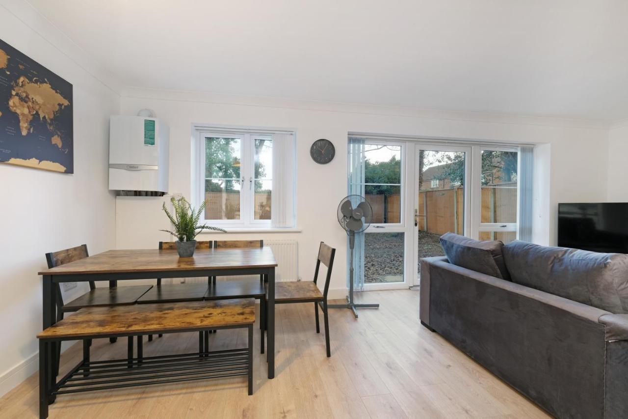 Pinewood Studios, Iver Slough Heathrow 1 & 2 Bedroom Apartments With Parking By Arista Living Buitenkant foto