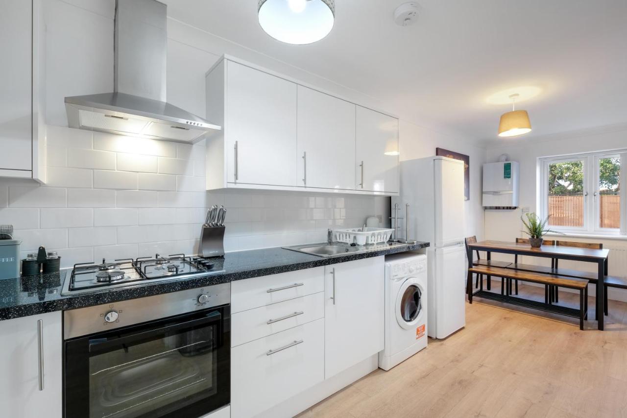 Pinewood Studios, Iver Slough Heathrow 1 & 2 Bedroom Apartments With Parking By Arista Living Buitenkant foto