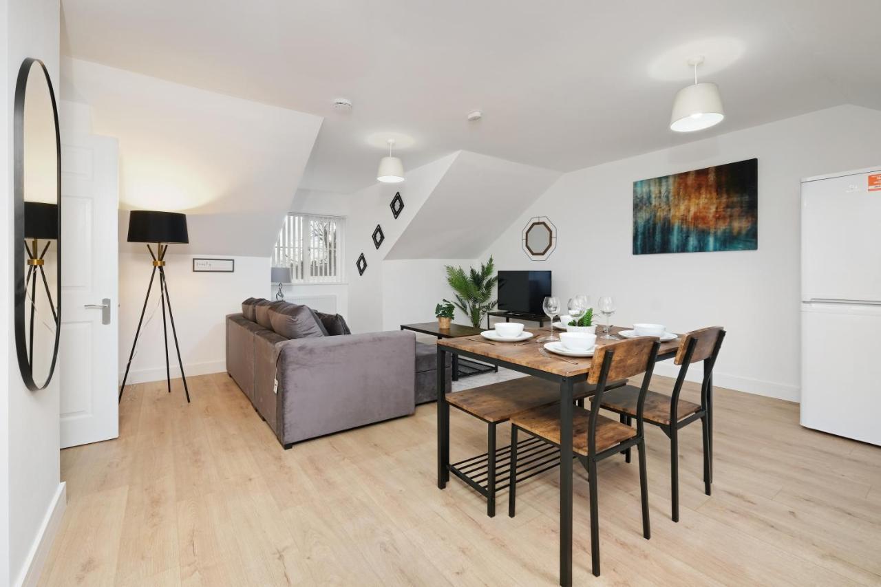 Pinewood Studios, Iver Slough Heathrow 1 & 2 Bedroom Apartments With Parking By Arista Living Buitenkant foto