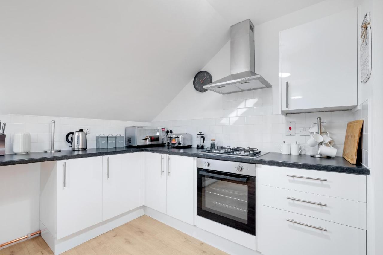 Pinewood Studios, Iver Slough Heathrow 1 & 2 Bedroom Apartments With Parking By Arista Living Buitenkant foto