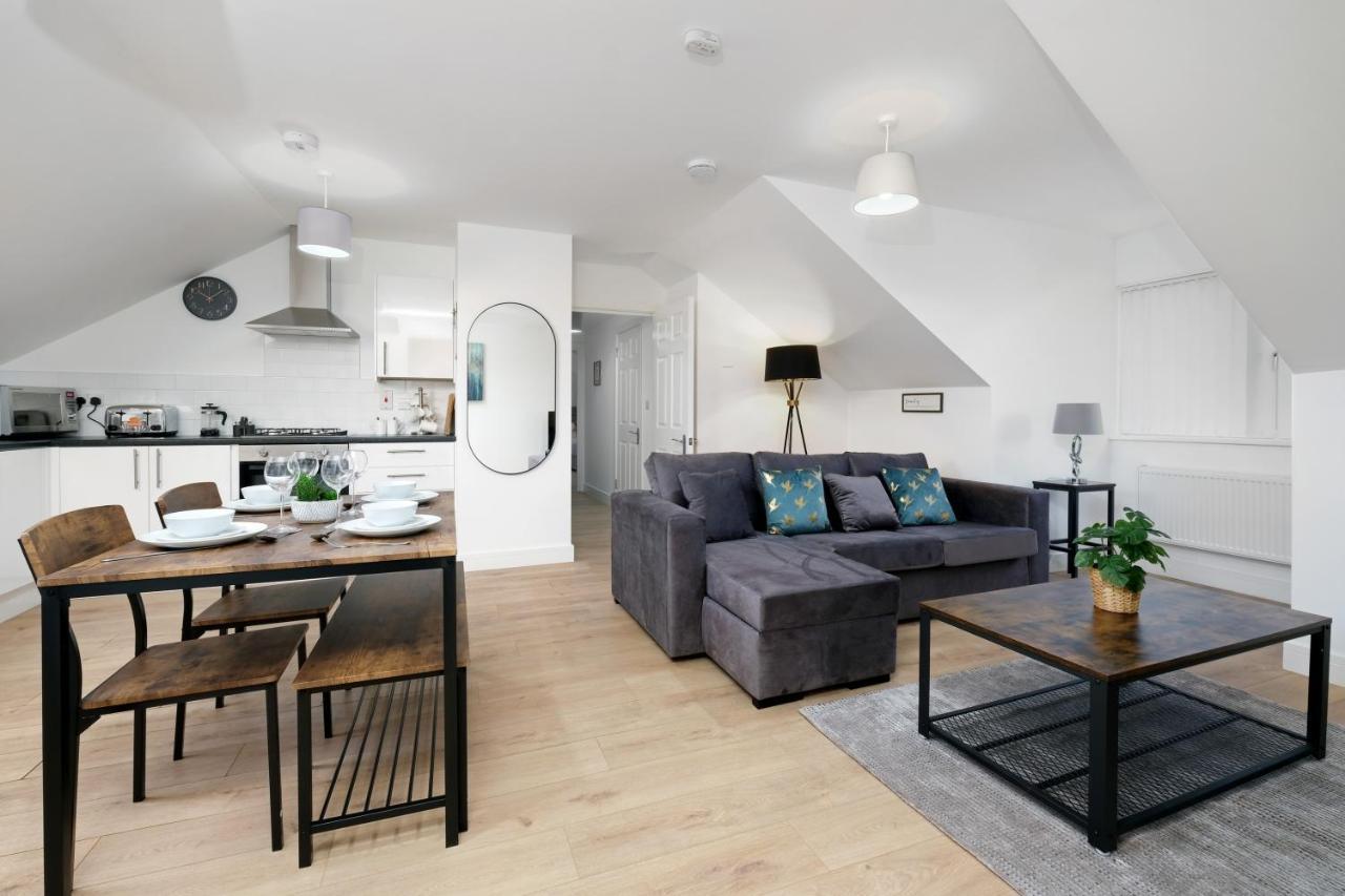 Pinewood Studios, Iver Slough Heathrow 1 & 2 Bedroom Apartments With Parking By Arista Living Buitenkant foto