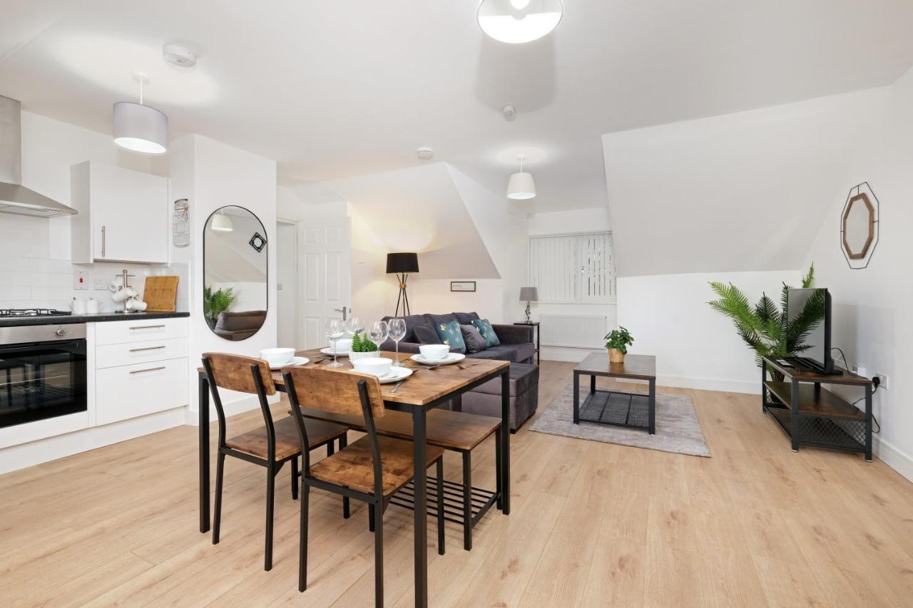 Pinewood Studios, Iver Slough Heathrow 1 & 2 Bedroom Apartments With Parking By Arista Living Buitenkant foto