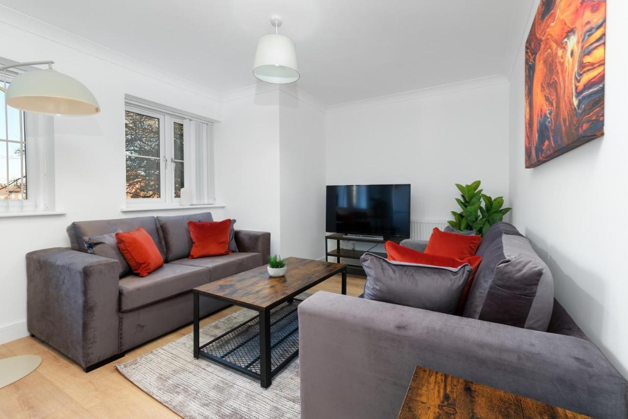 Pinewood Studios, Iver Slough Heathrow 1 & 2 Bedroom Apartments With Parking By Arista Living Buitenkant foto