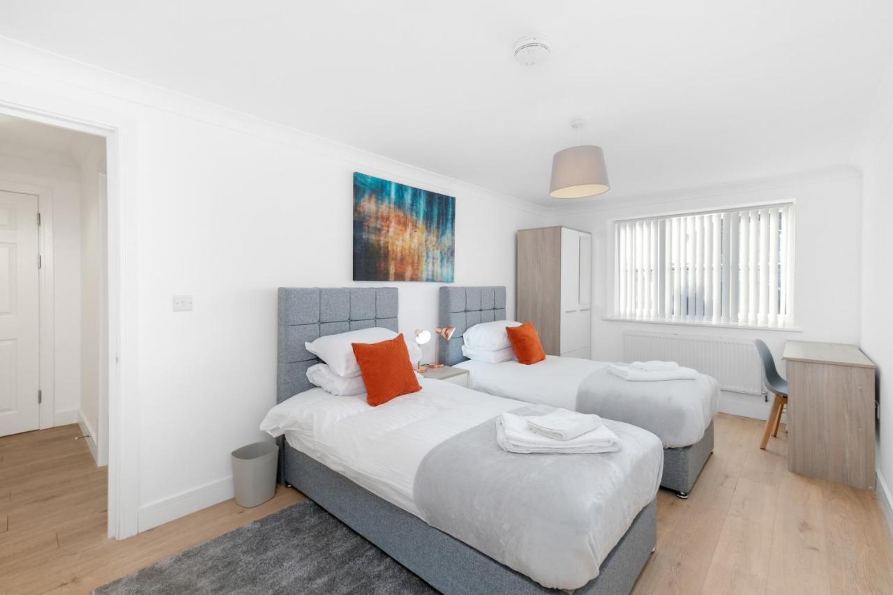Pinewood Studios, Iver Slough Heathrow 1 & 2 Bedroom Apartments With Parking By Arista Living Buitenkant foto