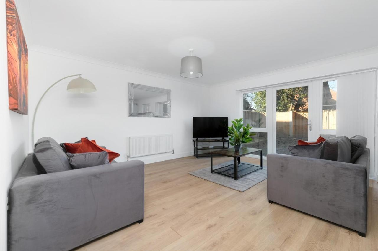 Pinewood Studios, Iver Slough Heathrow 1 & 2 Bedroom Apartments With Parking By Arista Living Buitenkant foto