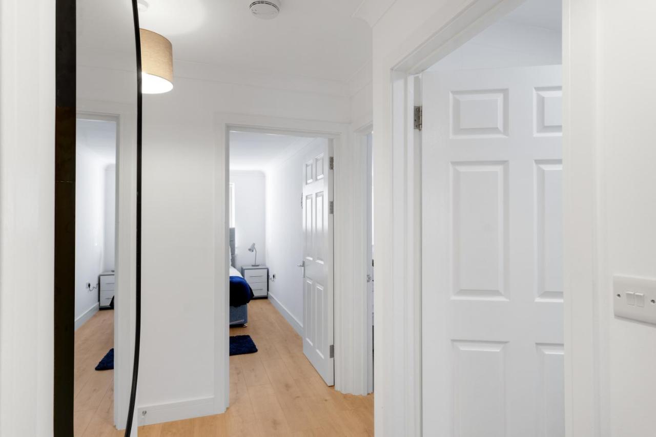 Pinewood Studios, Iver Slough Heathrow 1 & 2 Bedroom Apartments With Parking By Arista Living Buitenkant foto