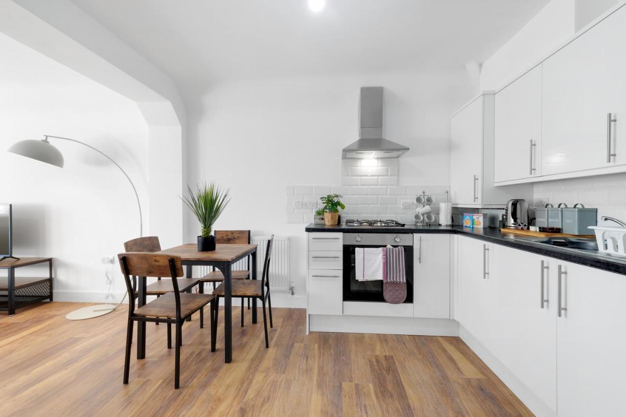 Pinewood Studios, Iver Slough Heathrow 1 & 2 Bedroom Apartments With Parking By Arista Living Buitenkant foto