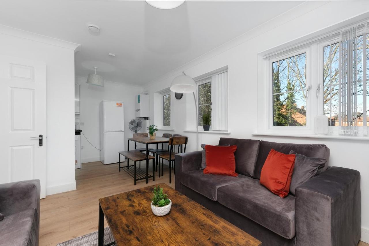 Pinewood Studios, Iver Slough Heathrow 1 & 2 Bedroom Apartments With Parking By Arista Living Buitenkant foto