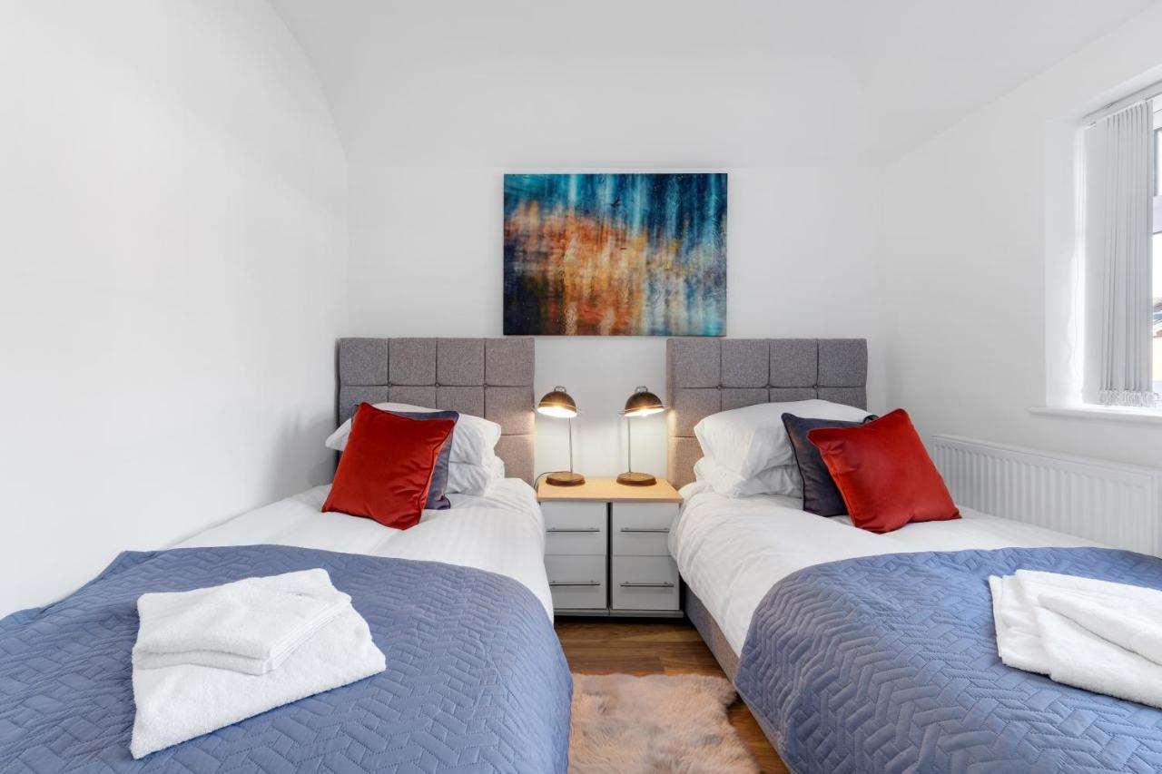 Pinewood Studios, Iver Slough Heathrow 1 & 2 Bedroom Apartments With Parking By Arista Living Buitenkant foto