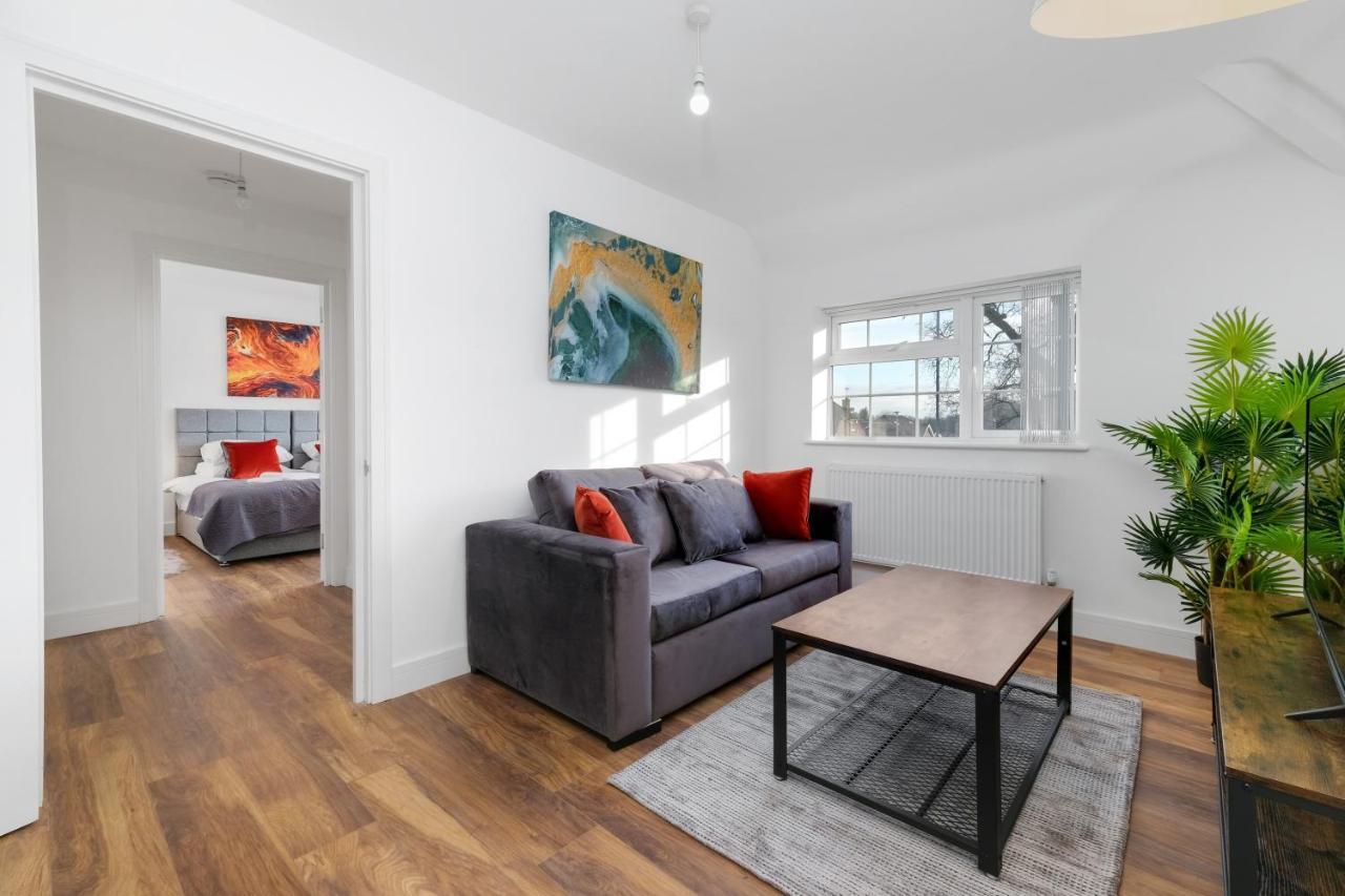 Pinewood Studios, Iver Slough Heathrow 1 & 2 Bedroom Apartments With Parking By Arista Living Buitenkant foto