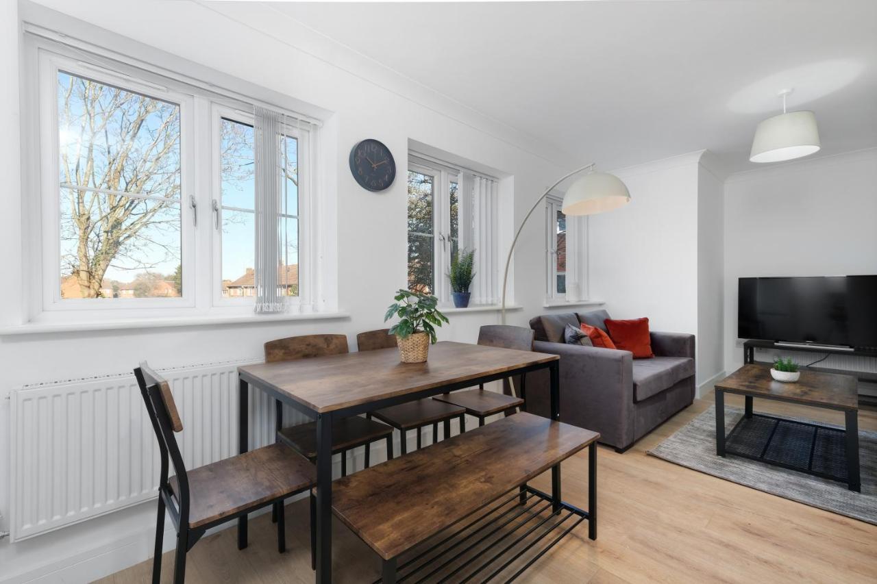 Pinewood Studios, Iver Slough Heathrow 1 & 2 Bedroom Apartments With Parking By Arista Living Buitenkant foto