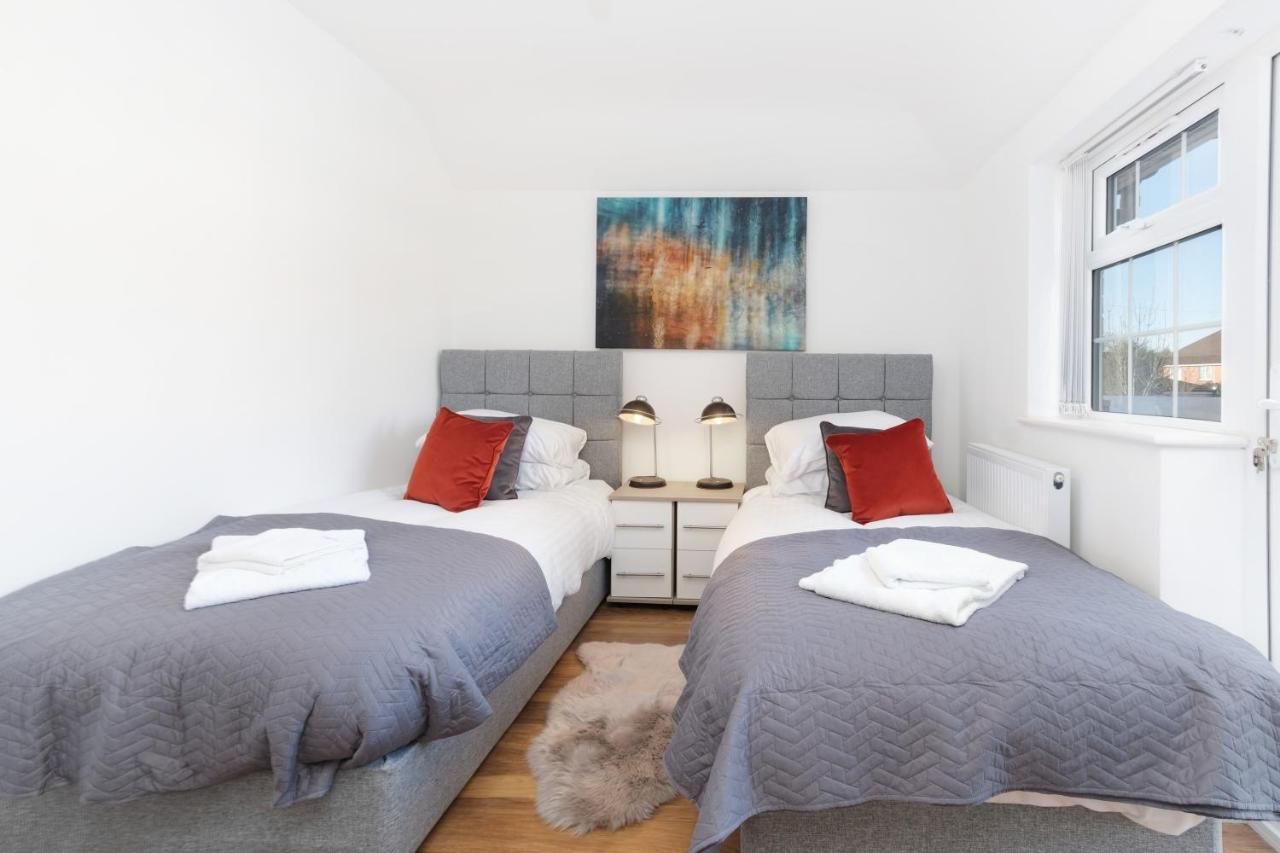 Pinewood Studios, Iver Slough Heathrow 1 & 2 Bedroom Apartments With Parking By Arista Living Buitenkant foto