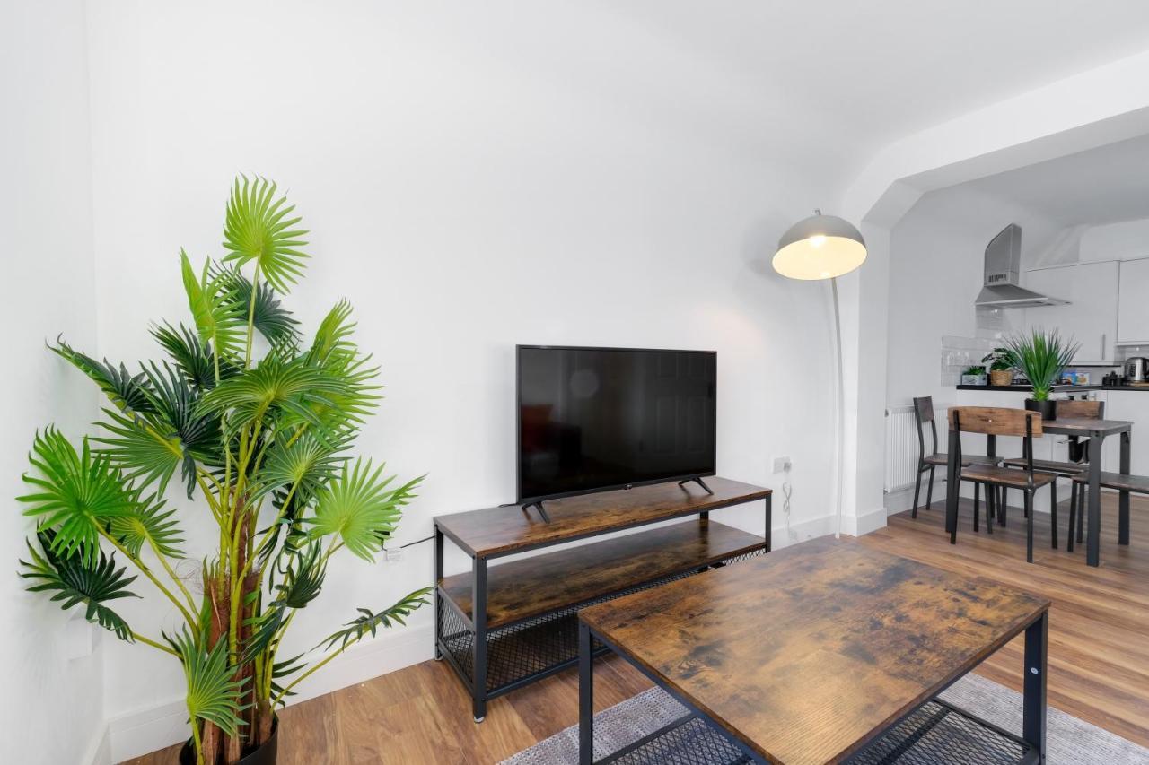 Pinewood Studios, Iver Slough Heathrow 1 & 2 Bedroom Apartments With Parking By Arista Living Buitenkant foto