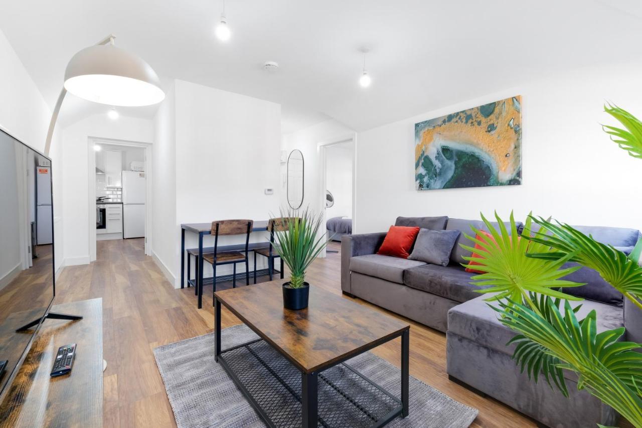 Pinewood Studios, Iver Slough Heathrow 1 & 2 Bedroom Apartments With Parking By Arista Living Buitenkant foto