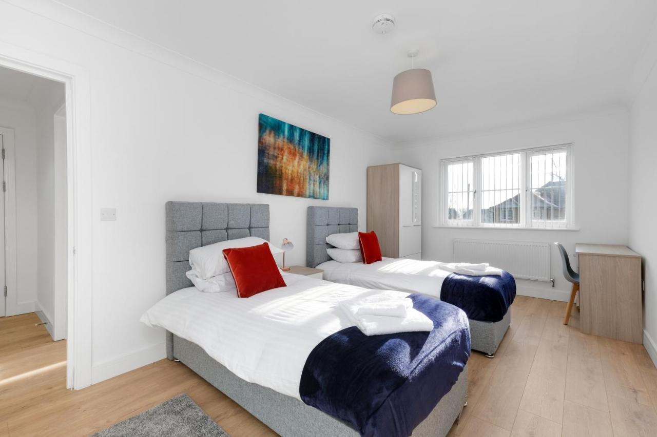 Pinewood Studios, Iver Slough Heathrow 1 & 2 Bedroom Apartments With Parking By Arista Living Buitenkant foto