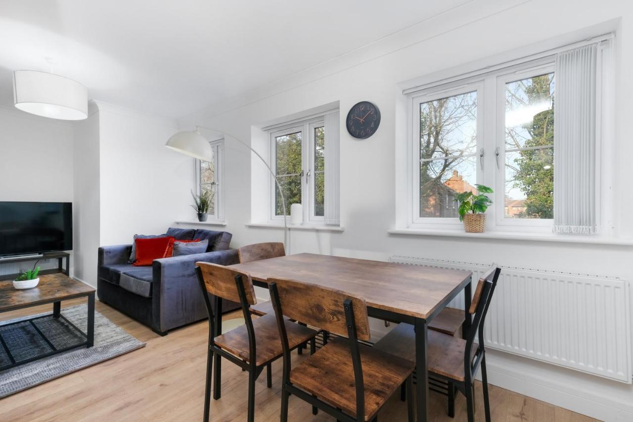 Pinewood Studios, Iver Slough Heathrow 1 & 2 Bedroom Apartments With Parking By Arista Living Buitenkant foto
