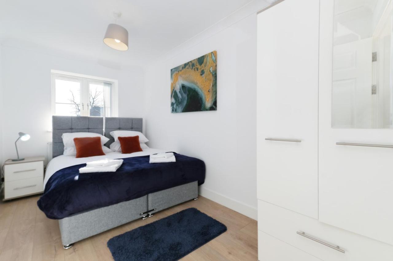 Pinewood Studios, Iver Slough Heathrow 1 & 2 Bedroom Apartments With Parking By Arista Living Buitenkant foto