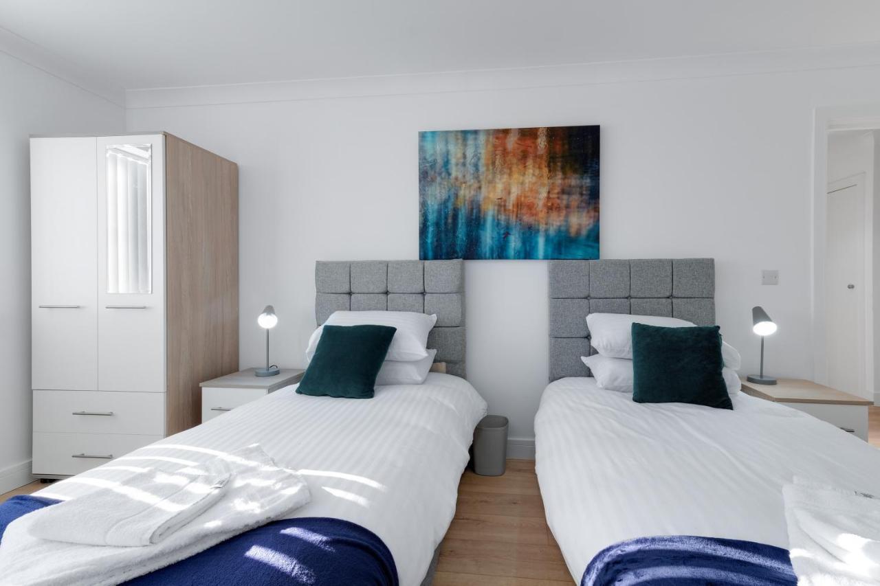 Pinewood Studios, Iver Slough Heathrow 1 & 2 Bedroom Apartments With Parking By Arista Living Buitenkant foto