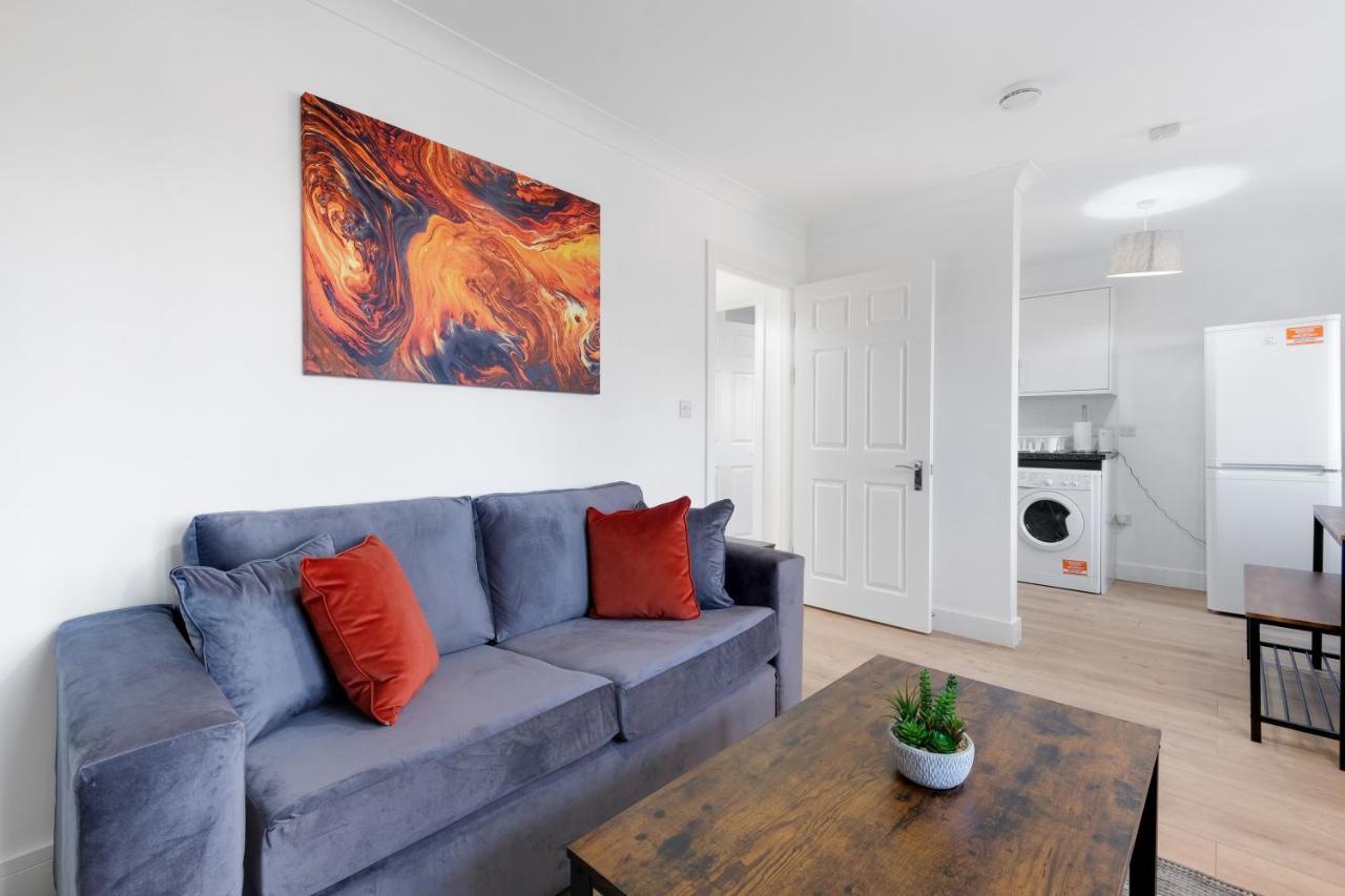 Pinewood Studios, Iver Slough Heathrow 1 & 2 Bedroom Apartments With Parking By Arista Living Buitenkant foto