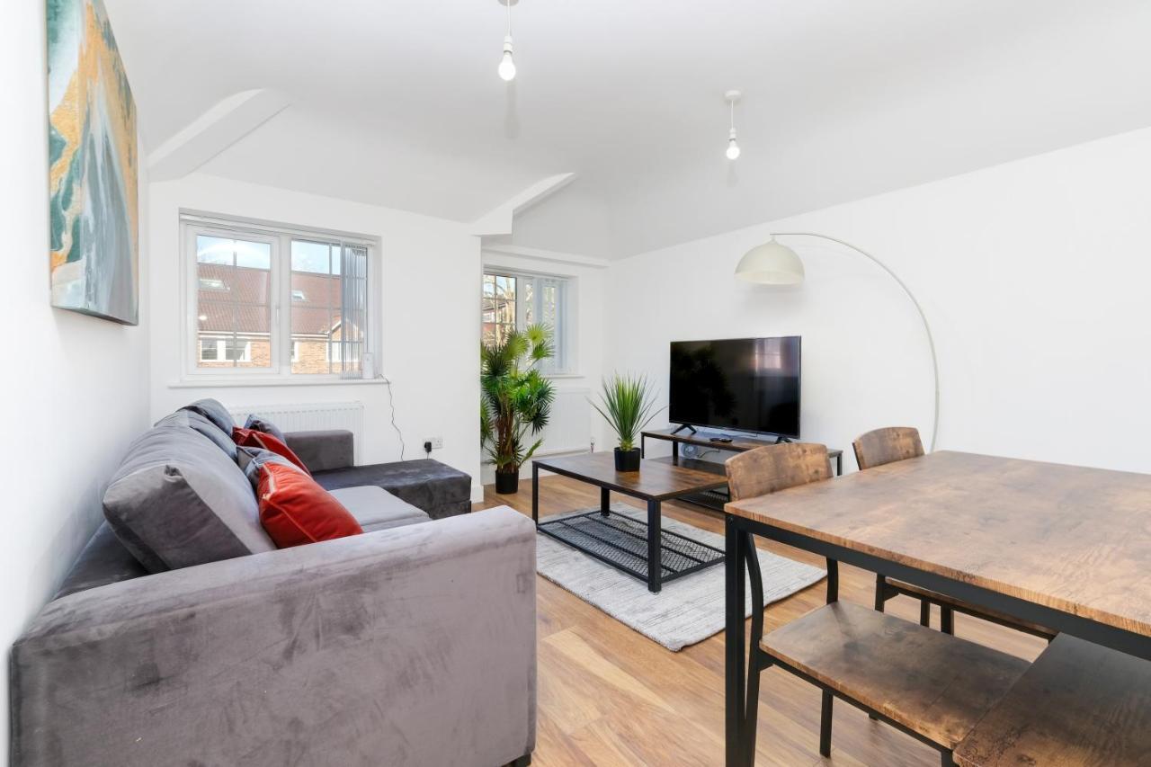 Pinewood Studios, Iver Slough Heathrow 1 & 2 Bedroom Apartments With Parking By Arista Living Buitenkant foto